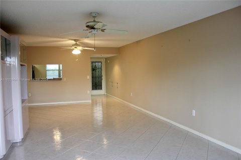 Condominio en venta en Pembroke Pines, Florida, 1 dormitorio, 87.33 m2 № 1293465 - foto 4