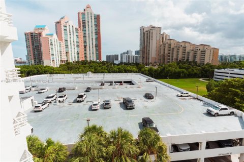 Condo in Aventura, Florida, 3 bedrooms  № 1310101 - photo 28