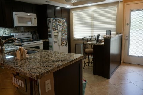Copropriété à vendre à Coconut Creek, Floride: 2 chambres, 107.4 m2 № 754339 - photo 2