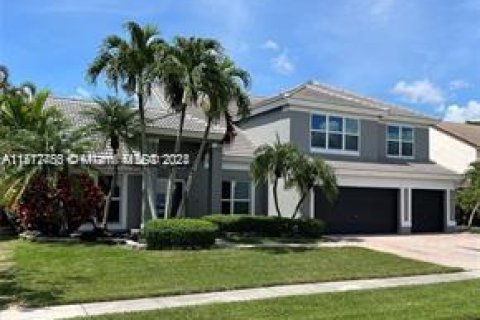 House in Pembroke Pines, Florida 5 bedrooms, 298.68 sq.m. № 1329751 - photo 1