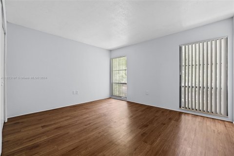 Condo in Gainesville, Florida, 1 bedroom  № 1270723 - photo 3