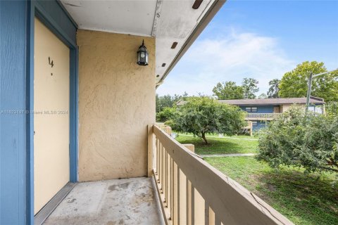 Condo in Gainesville, Florida, 1 bedroom  № 1270723 - photo 16