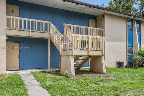 Condo in Gainesville, Florida, 1 bedroom  № 1270723 - photo 2