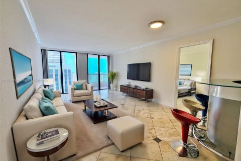 Condo in Miami, Florida, 1 bedroom  № 1348545 - photo 25