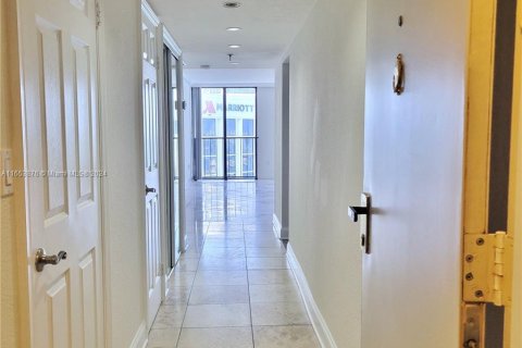 Condominio en venta en Miami, Florida, 1 dormitorio, 82.68 m2 № 1348545 - foto 4