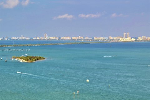 Condo in Miami, Florida, 1 bedroom  № 1348545 - photo 2