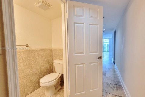 Condo in Miami, Florida, 1 bedroom  № 1348545 - photo 8