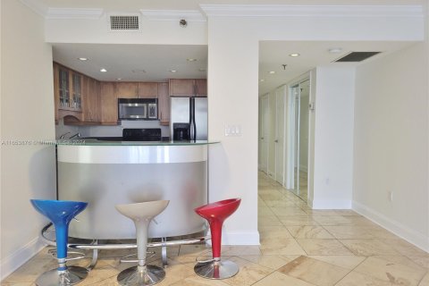 Condo in Miami, Florida, 1 bedroom  № 1348545 - photo 5