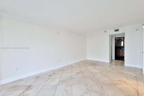 Condo in Miami, Florida, 1 bedroom  № 1348545 - photo 18