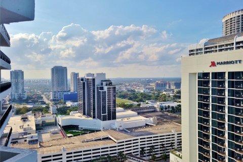 Condo in Miami, Florida, 1 bedroom  № 1348545 - photo 16