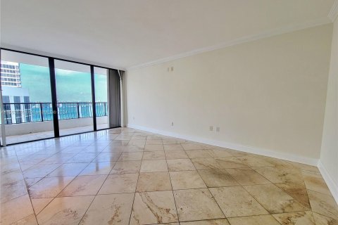 Condo in Miami, Florida, 1 bedroom  № 1348545 - photo 12