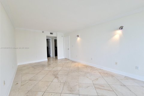 Condo in Miami, Florida, 1 bedroom  № 1348545 - photo 17