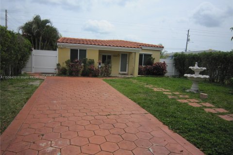 Villa ou maison à vendre à North Miami Beach, Floride: 4 chambres, 149.67 m2 № 1081097 - photo 2