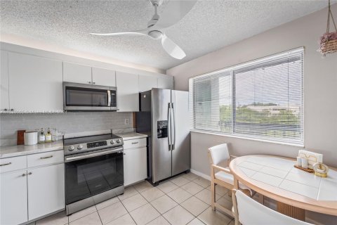 Condo in Lake Worth, Florida, 2 bedrooms  № 1325546 - photo 6