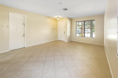 House in Stuart, Florida 4 bedrooms, 184.6 sq.m. № 666885 - photo 3