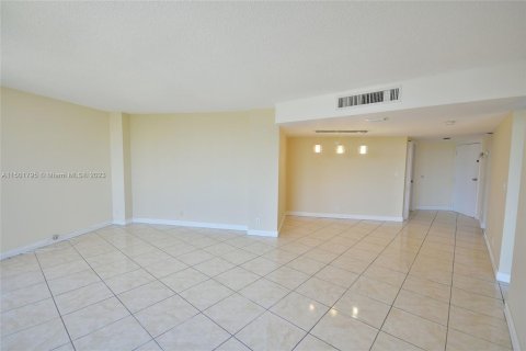 Copropriété à vendre à Aventura, Floride: 2 chambres, 100.43 m2 № 912249 - photo 8