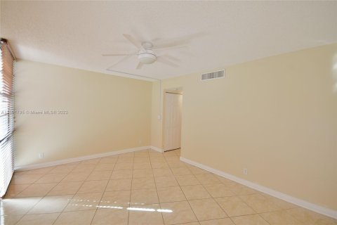 Copropriété à vendre à Aventura, Floride: 2 chambres, 100.43 m2 № 912249 - photo 16