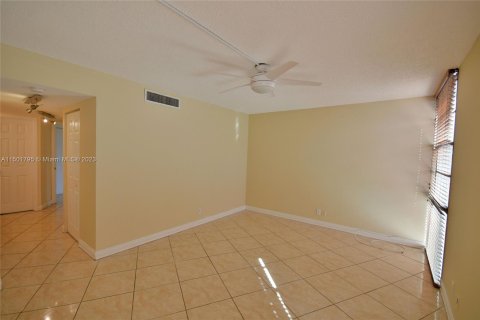 Condo in Aventura, Florida, 2 bedrooms  № 912249 - photo 17