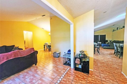 Villa ou maison à vendre à Deltona, Floride: 3 chambres, 158.68 m2 № 1349637 - photo 8