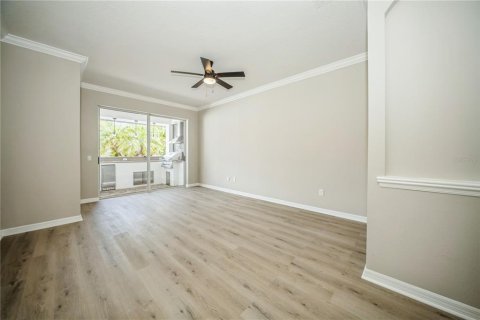 Casa en venta en Tampa, Florida, 4 dormitorios, 289.48 m2 № 1350392 - foto 9