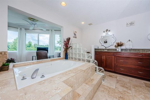 Casa en venta en Tampa, Florida, 4 dormitorios, 287.72 m2 № 1350424 - foto 28