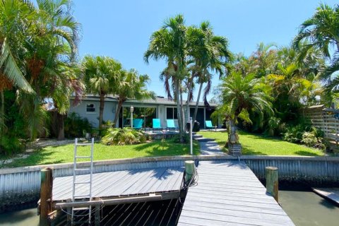 House in Hutchinson Island South, Florida 3 bedrooms, 186.45 sq.m. № 1002797 - photo 4