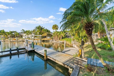 House in Hutchinson Island South, Florida 3 bedrooms, 186.45 sq.m. № 1002797 - photo 24