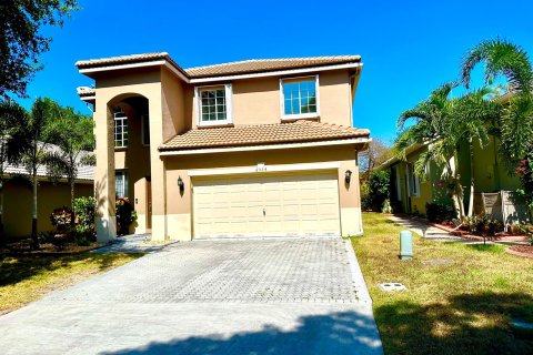 House in Coconut Creek, Florida 4 bedrooms, 221.01 sq.m. № 1183099 - photo 1