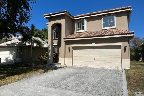 House in Coconut Creek, Florida 4 bedrooms, 221.01 sq.m. № 1183099 - photo 2