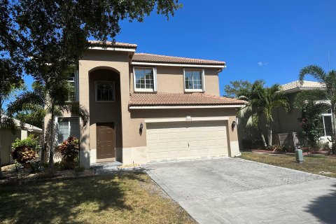 House in Coconut Creek, Florida 4 bedrooms, 221.01 sq.m. № 1183099 - photo 3