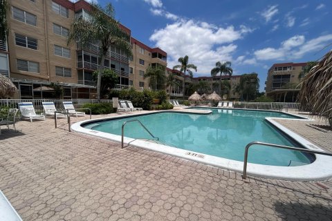 Condo in Plantation, Florida, 2 bedrooms  № 1394355 - photo 10