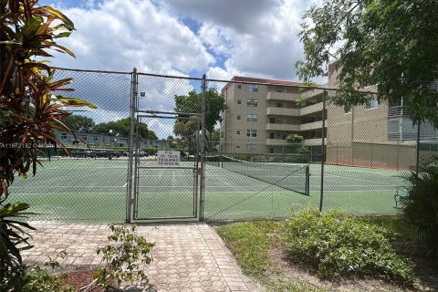 Condo in Plantation, Florida, 2 bedrooms  № 1394355 - photo 8