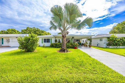 Villa ou maison à vendre à Tamarac, Floride: 2 chambres, 106.37 m2 № 1394354 - photo 2