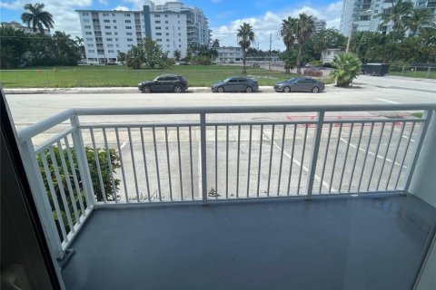 Condo in Fort Lauderdale, Florida, 1 bedroom  № 963937 - photo 8