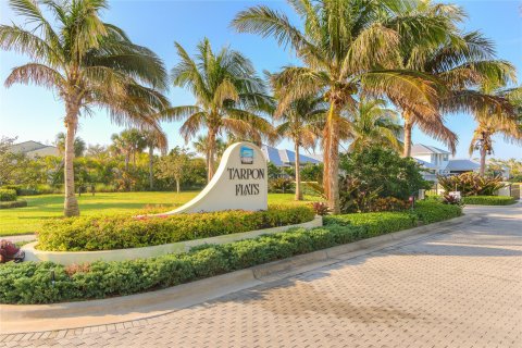 House in Hutchinson Island South, Florida 2 bedrooms, 188.59 sq.m. № 961511 - photo 7