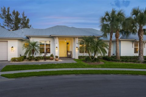 House in Hutchinson Island South, Florida 2 bedrooms, 188.59 sq.m. № 961511 - photo 20