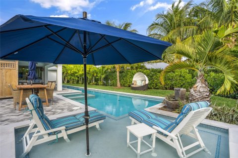 House in Hutchinson Island South, Florida 2 bedrooms, 188.59 sq.m. № 961511 - photo 25