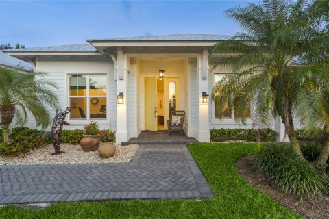 House in Hutchinson Island South, Florida 2 bedrooms, 188.59 sq.m. № 961511 - photo 18