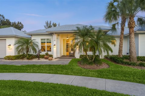 House in Hutchinson Island South, Florida 2 bedrooms, 188.59 sq.m. № 961511 - photo 19