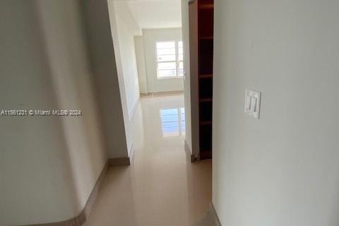Condominio en venta en Bay Harbor Islands, Florida, 2 dormitorios, 164.44 m2 № 1098173 - foto 19