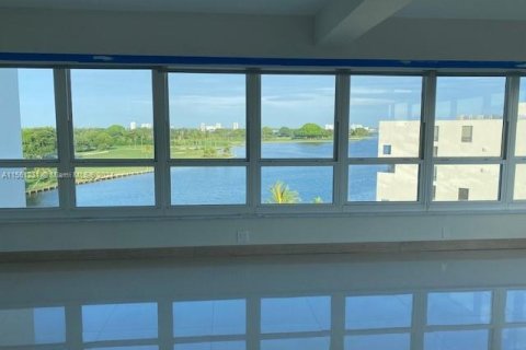 Condominio en venta en Bay Harbor Islands, Florida, 2 dormitorios, 164.44 m2 № 1098173 - foto 8