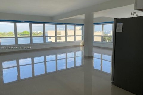 Condominio en venta en Bay Harbor Islands, Florida, 2 dormitorios, 164.44 m2 № 1098173 - foto 7