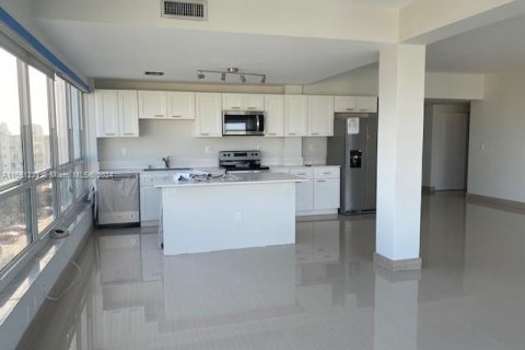 Condominio en venta en Bay Harbor Islands, Florida, 2 dormitorios, 164.44 m2 № 1098173 - foto 11