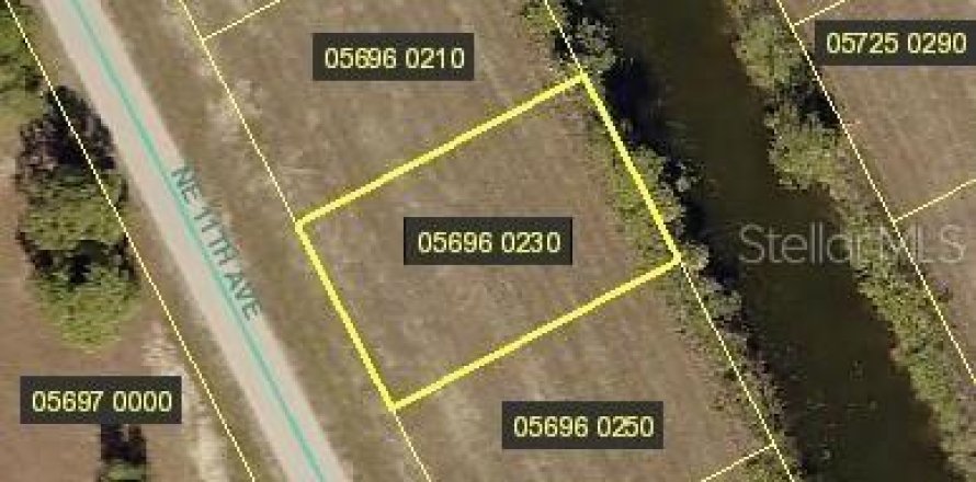 Land in Cape Coral, Florida № 407340