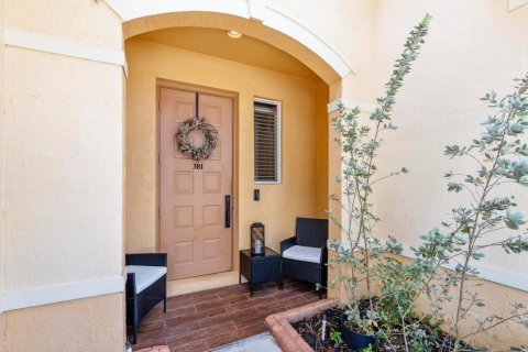 Townhouse in Royal Palm Beach, Florida 2 bedrooms, 134.52 sq.m. № 1129305 - photo 30