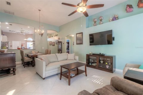 House in Edgewater, Florida 3 bedrooms, 140.1 sq.m. № 1148594 - photo 5