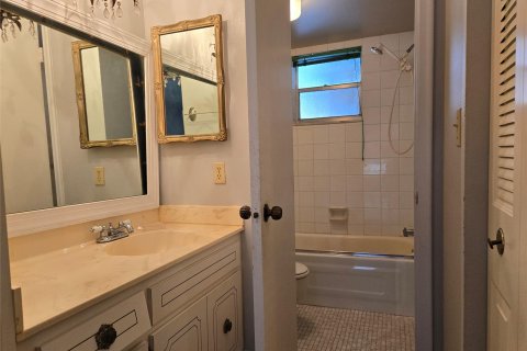 Condo in Lauderhill, Florida, 1 bedroom  № 1116693 - photo 14