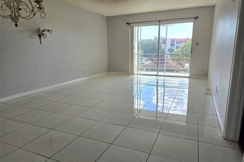 Condominio en venta en Lauderhill, Florida, 1 dormitorio, 67.45 m2 № 1116693 - foto 18