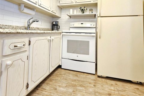 Condo in Deerfield Beach, Florida, 1 bedroom  № 913173 - photo 23