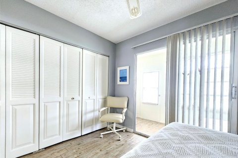 Condo in Deerfield Beach, Florida, 1 bedroom  № 913173 - photo 13